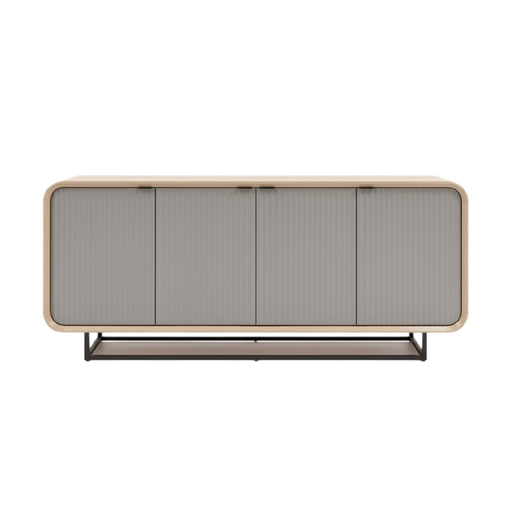 **Buffet en bois avec portes à relief et structure en métal**